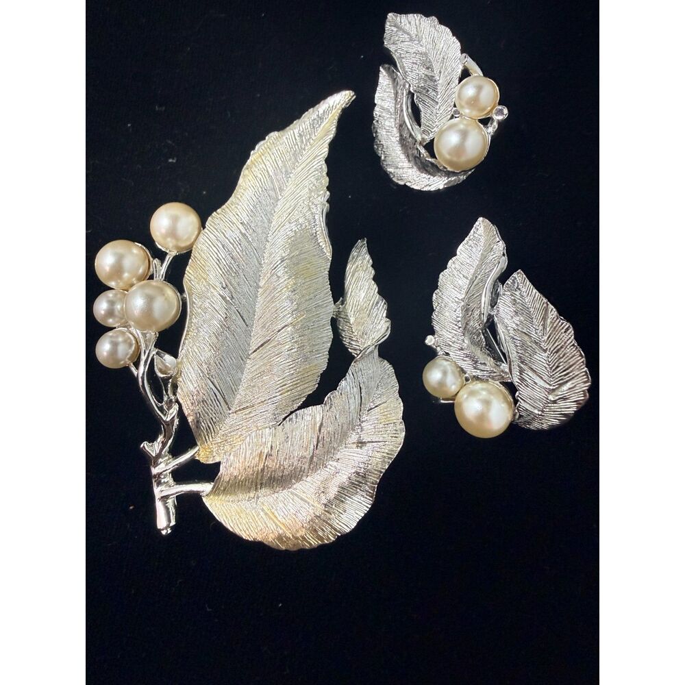 Vintage 1963 Sarah Coventry Silvery Splendor Brooch & Earrings Set - Picture 2 of 10